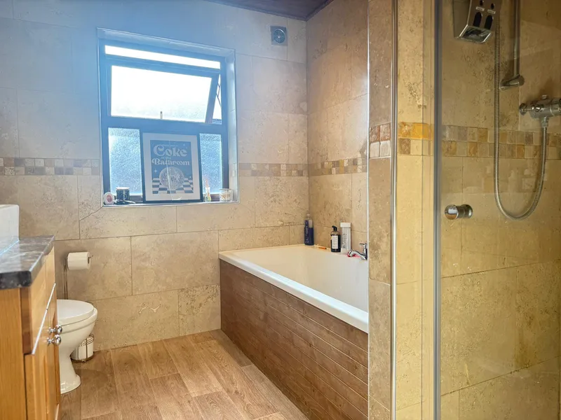 6 Bed 3 Bath // Student House House // Aug 2026 - Image 2